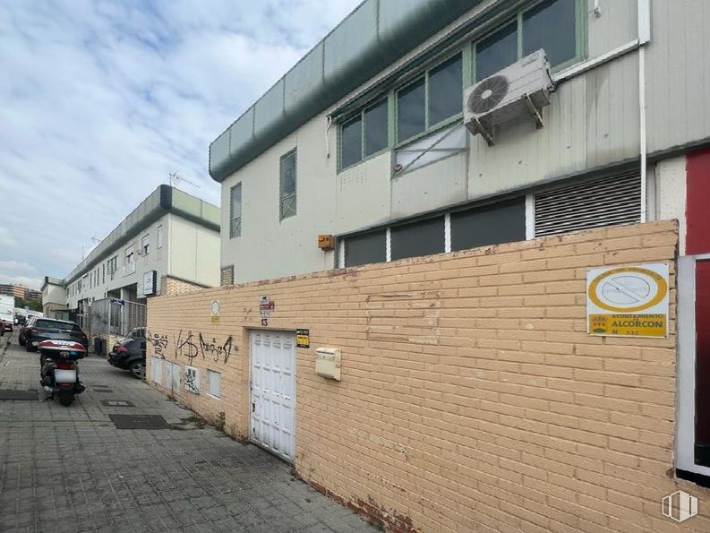 Nave en venta en Calle Minas, Alcorcón, Madrid, 28923 con edificio, cielo, ventana, nube, asfalto, barrio, zona residencial, rueda, neumático y ladrillo alrededor