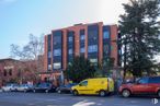 Office for rent at Calle Josefa Valcárcel, 8, Ciudad Lineal, Madrid, 28027 with car, van, building, tire, wheel, automotive parking light, land vehicle, vehicle, sky, window and motor vehicle around