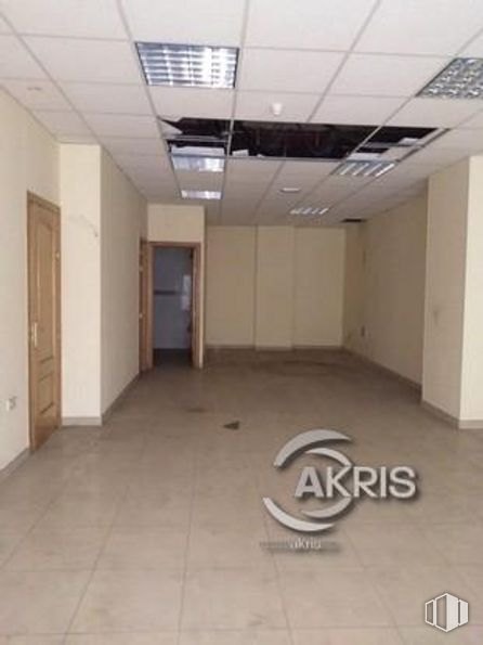 Retail for sale at Ronda Buenavista, Toledo, 04005 with fixture, interior design, flooring, floor, hall, tile flooring, door, real estate, ceiling and building around