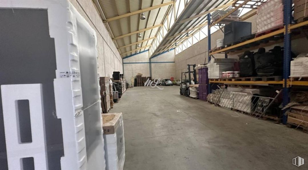 Industrial for sale at Santa María de Benquerencia, Toledo, 45006 with furniture, floor, flooring, inventory, warehouse, composite material, shelving, metal, ceiling and shipping box around