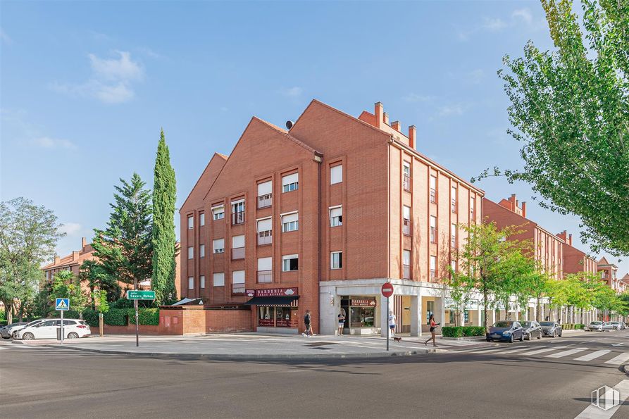 Local en venta en Calle Camilo José Cela, 5, Las Rozas de Madrid, Madrid, 28230 con edificio, cielo, ventana, nube, árbol, diseño urbano, superficie de la carretera, barrio, zona residencial y inmobiliario alrededor