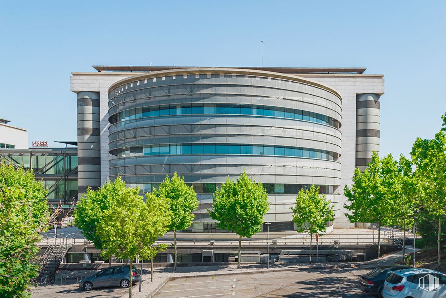 Oficina en alquiler en Edificio A, Calle Anabel Segura, 11, Alcobendas, Madrid, 28109 con coche, edificio, cielo, bloque de torres, diseño urbano, condominio, planta, árbol, edificio comercial y ciudad alrededor