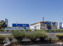 Industrial for sale & for rent at Avenida Madrid, Arganda del Rey, Madrid, 28500 with sky, plant, building, street light, asphalt, road surface, urban design, gas, city and tree around