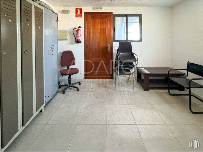 Nave en venta en Calle Almería, Humanes de Madrid, Madrid, 28970 con puerta, ventana, silla, mesa, suelos, suelo, interiorismo, mueble, habitación y techo alrededor