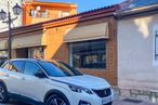 Retail for rent at Avenida Estación, 5 Bis, Pelayos de la Presa, Madrid, 28696 with wheel, car, window, tire, vehicle, daytime, blue, hood, sky and automotive lighting around