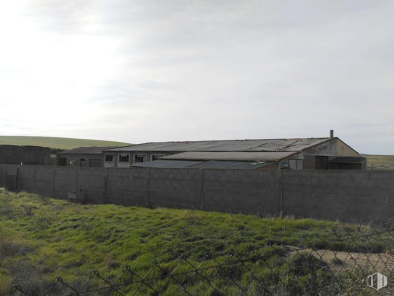 Industrial for sale at Nave Blascosancho, Blascosancho, Ávila, 05290 with house, sky, cloud, plant, land lot, slope, grass, grassland, plain and horizon around