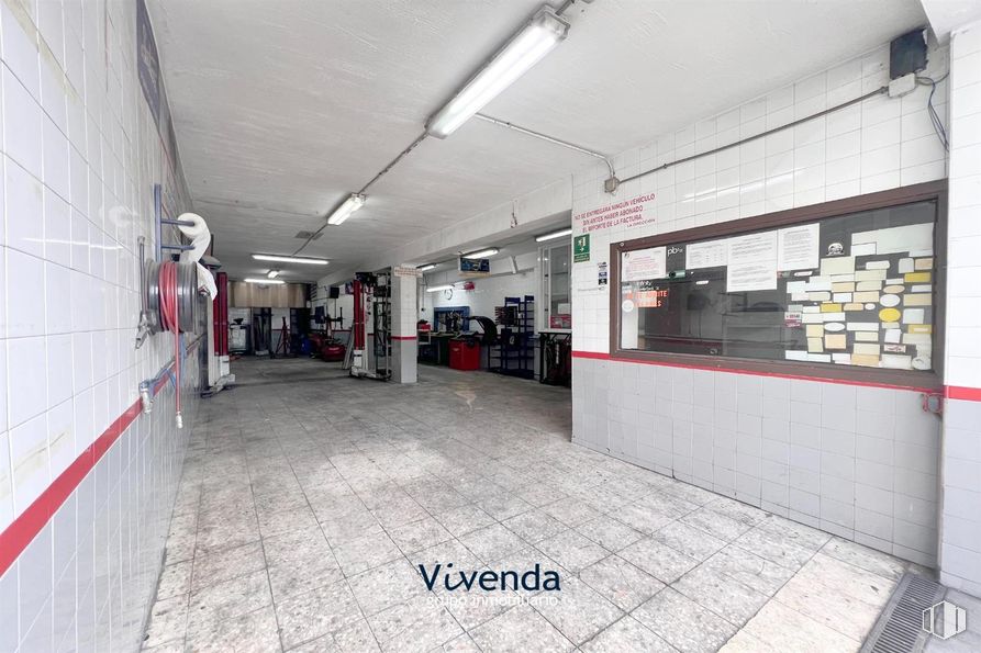 Local en venta en Zona Azorín, Móstoles, Madrid, 28935 con suelo, suelos, accesorio, gas, techo, edificio, rueda, máquina, neumático y servicio alrededor