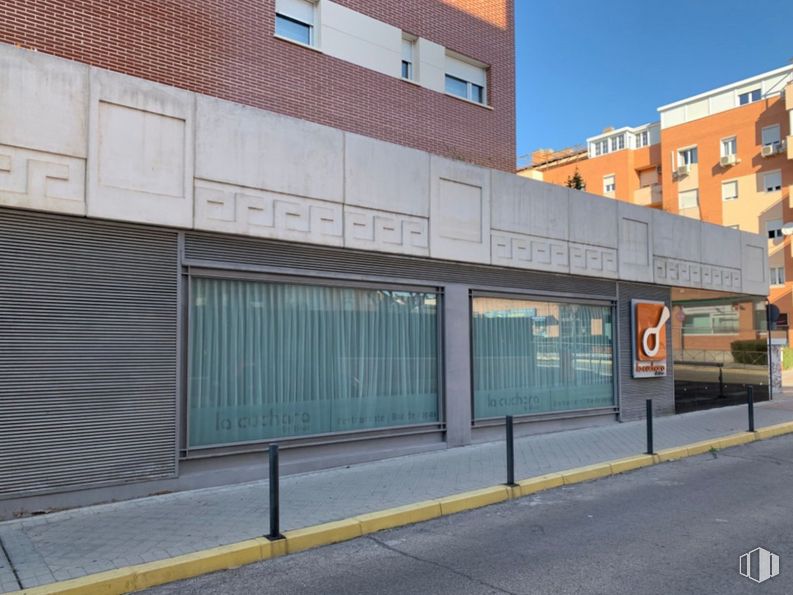 Local en venta en Calle Obélix, Rivas-Vaciamadrid, Madrid, 28529 con edificio, ventana, cielo, superficie de carretera, asfalto, accesorio, diseño urbano, material compuesto, fachada y bienes raíces alrededor