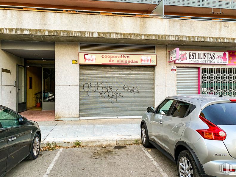 Retail for sale at Calle Romero, Azuqueca de Henares, Guadalajara, 19200 with car, tire, wheel, automotive tail & brake light, subcompact car and hot hatch around