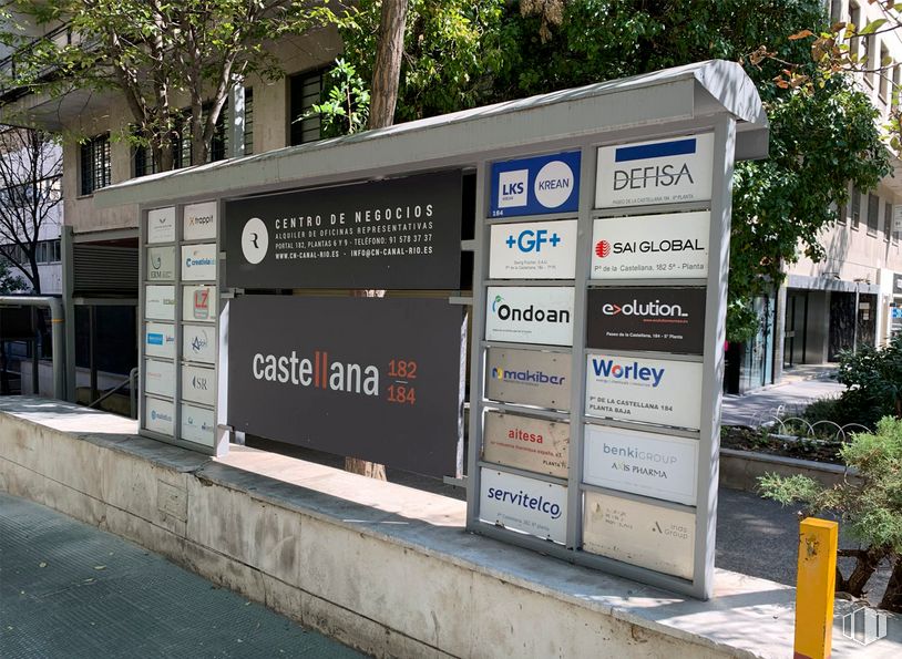 Oficina en alquiler en Paseo Castellana, 182, Chamartín, Madrid, 28046 con edificio, gas, planta, tipografía, árbol, señalización, máquina, publicidad, vehículo de motor y firmar alrededor