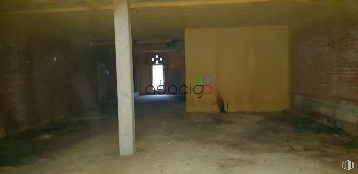 Retail for sale at Plaza Mártires Carmelitas, Guadalajara, 19001 with property, fixture, floor, flooring, tints and shades, concrete, composite material, ceiling, building material and event around