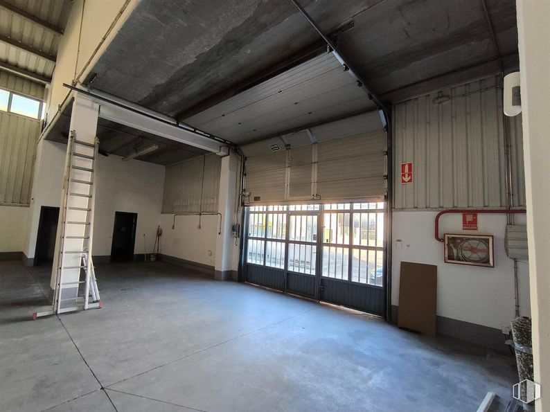 Nave en alquiler en Calle Trigo, 33, Leganés, Madrid, 28914 con escalera, suelos, suelo, techo, material compuesto, hall, metal, hormigón, sombra y iluminación natural alrededor