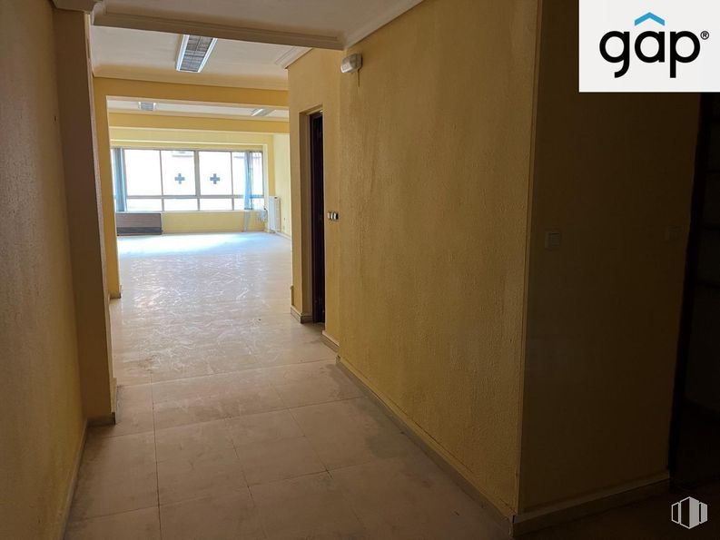 Office for rent at Calle Carretería, Cuenca, 16002 with fixture, wood, interior design, flooring, floor, hall, door, building, ceiling and hardwood around