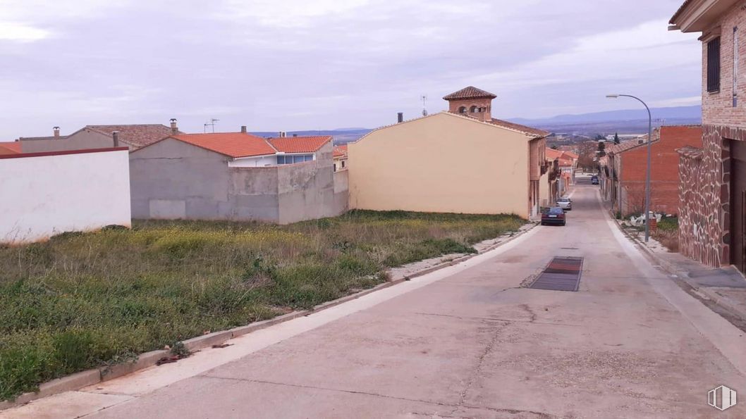 Land for sale at Casco urbano, Los Yébenes, Toledo, 45470 with sky, cloud, plant, property, road surface, asphalt, land lot, street light, building and neighbourhood around