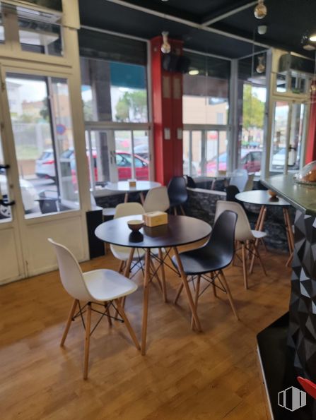 Retail for rent at Calle Madroños, 2, Collado Villalba, Madrid, 28400 with chair, table, kitchen & dining room table, furniture, interior design, flooring, restaurant, cafeteria, hardwood and varnish around