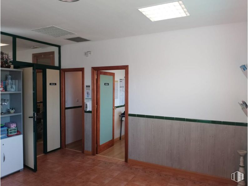 Retail for sale & for rent at Avenida Juan Carlos I, Cuenca, 16004 with light fixture, lighting, fixture, door, wood, building, interior design, flooring, floor and home door around