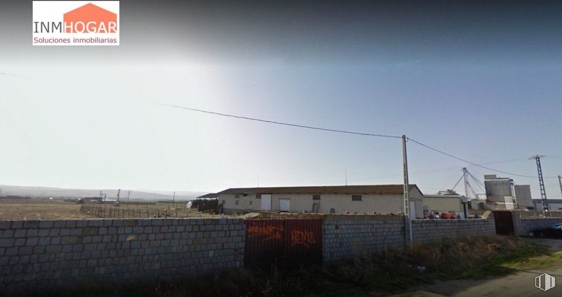 Land for sale at Zona Industrial La Colilla, La Colilla, Ávila, 05192 with building, sky, plant, window, land lot, cloud, electricity, real estate, asphalt and landscape around