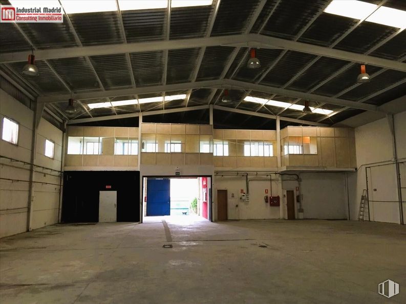 Industrial for sale at Zona Industrial El Álamo, El Álamo, Madrid, 28607 with ceiling, flooring, floor, hall, daylighting, building material, fluorescent lamp, beam, light fixture and cleanliness around