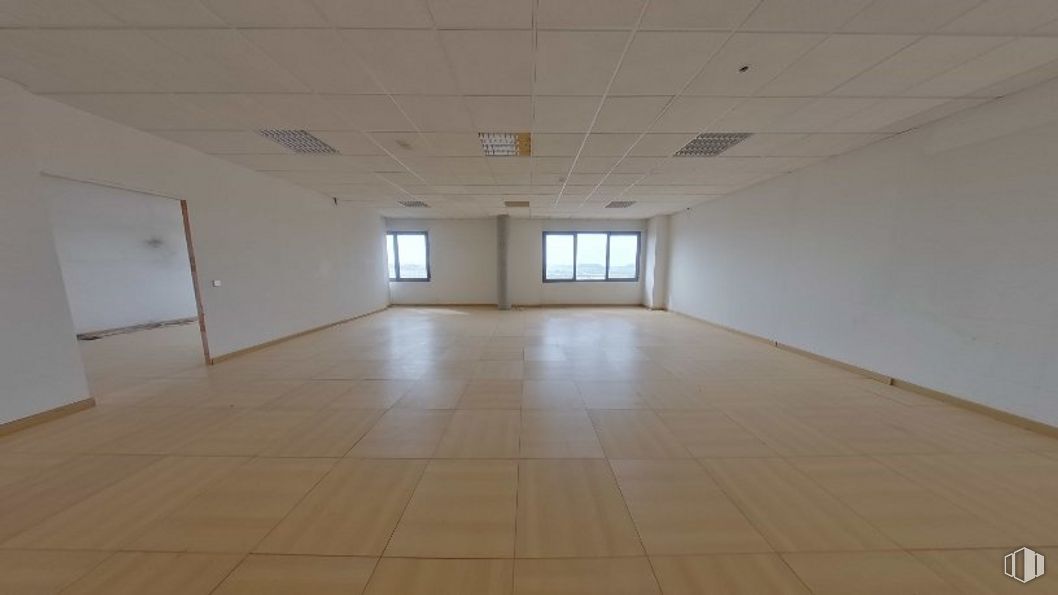 Oficina en venta en Centro Empresarial Sureste, Calle Gamonal, 18, Villa de Vallecas, Madrid, 28031 con ventana, edificio, madera, pasillo, suelo, piso, accesorio, techo, tintes y sombras y simetría alrededor