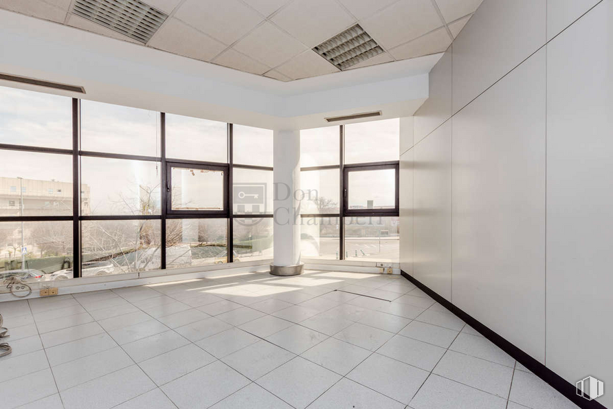 Oficina en venta en Avenida San Pablo, Coslada, Madrid, 28820 con edificio, ventana, planta, interiorismo, madera, hall, suelo, suelos, condominio y sombra alrededor