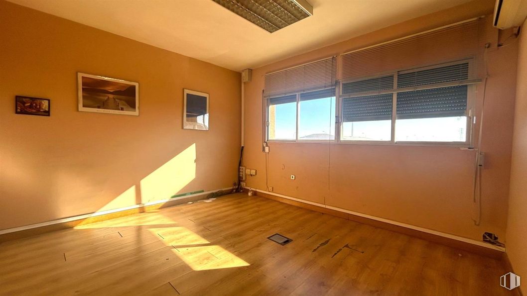 Nave en venta en P.I. Urtinsa, Alcorcón, Madrid, 28923 con marco, ventana, suelos, suelo, madera, suelos de madera, interiorismo, suelo laminado, techo y tinte para madera alrededor