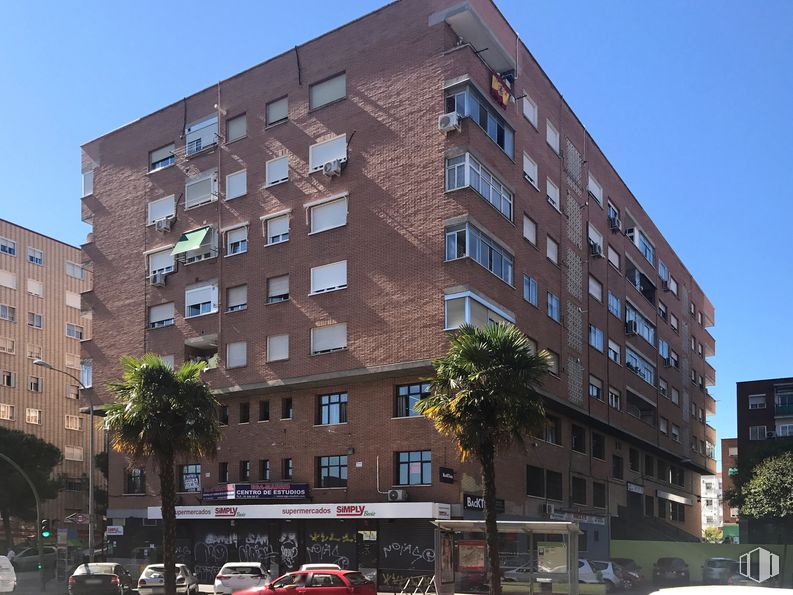 Local en alquiler en Casco Antiguo, Alcorcón, Madrid, 28921 con edificio, cielo, día, propiedad, ventana, coche, vehículo, rueda, bloque de torre y luz de la calle alrededor