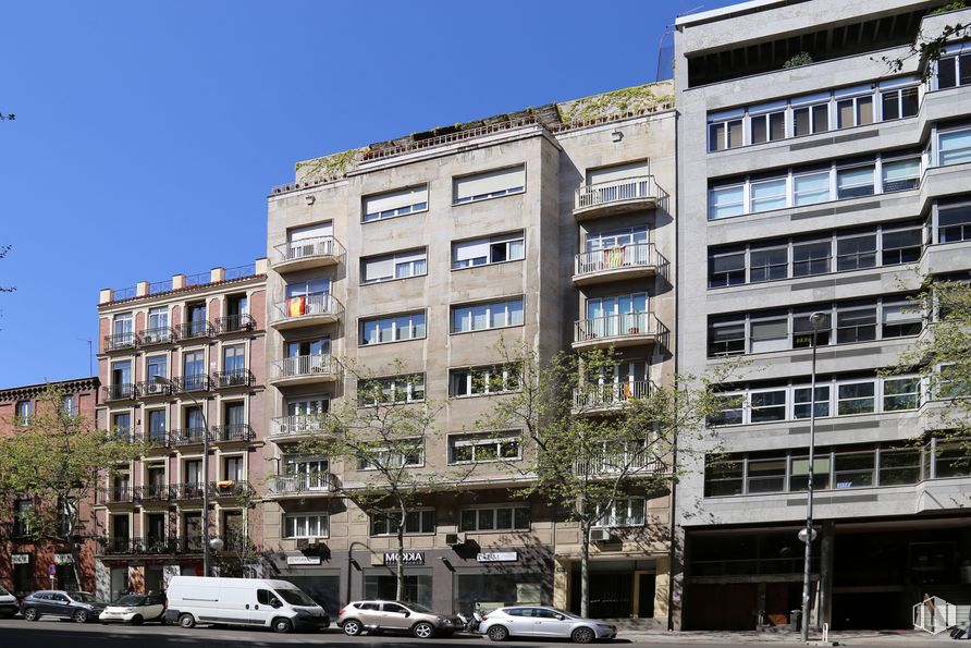 Local en alquiler y venta en Calle Velázquez, Salamanca, Madrid, 28006 con coche, camioneta, edificio, ventana, cielo, propiedad, árbol, bloque de torres, diseño urbano y rueda alrededor