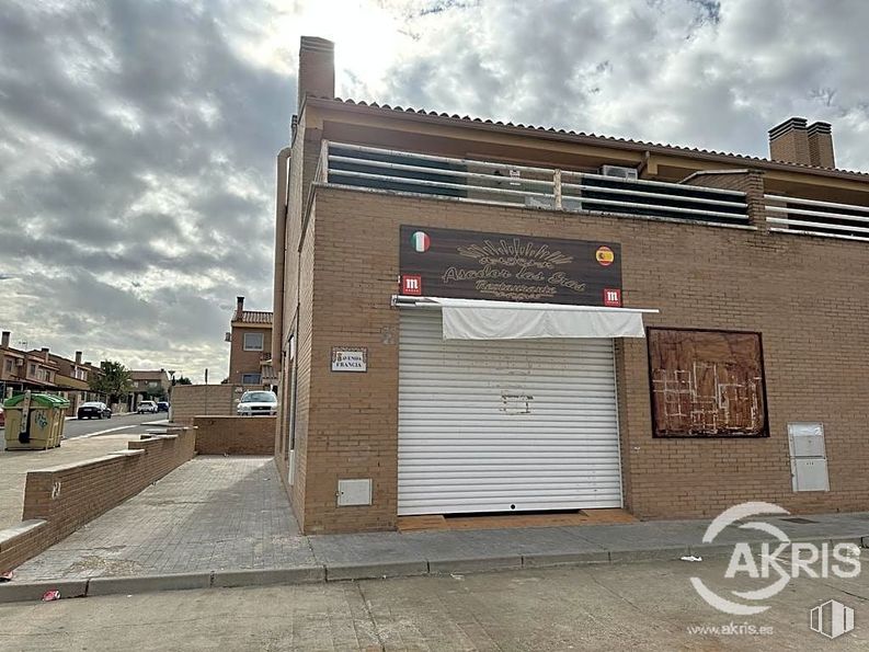 Local en venta en Zona centro, Argés, Toledo, 45122 con edificio, nube, cielo, superficie de la carretera, asfalto, ladrillo, albañilería, zona residencial, fachada y puerta alrededor