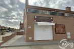 Retail for sale at Zona centro, Argés, Toledo, 45122 with building, cloud, sky, road surface, asphalt, brick, brickwork, residential area, facade and door around