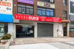 Retail for sale at Avenida Juan Carlos I, 40, Collado Villalba, Madrid, 28400 with building, window, property, plant, flowerpot, fixture, houseplant, font, facade and real estate around