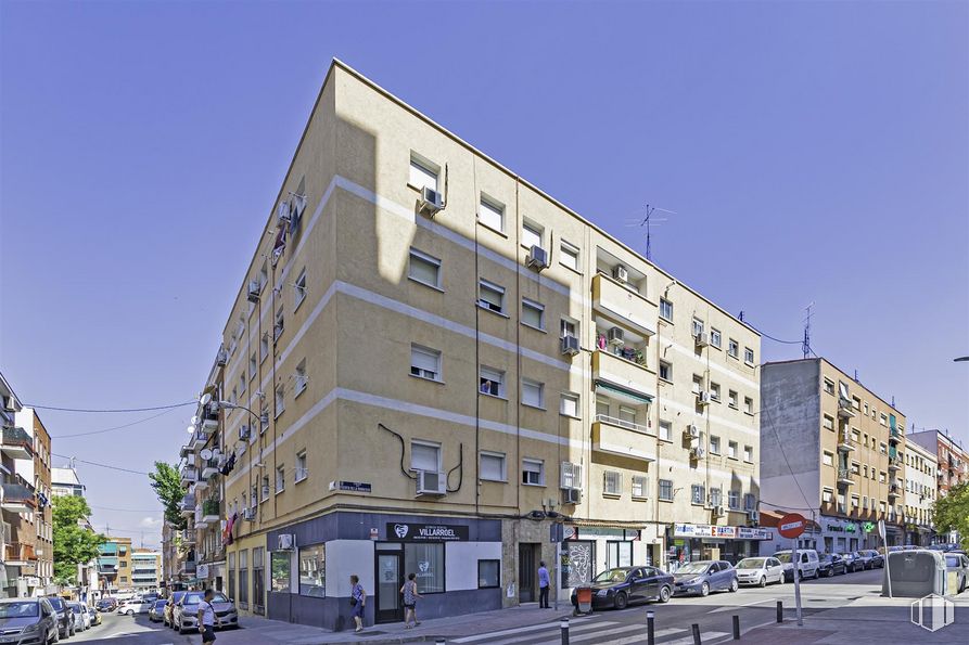 Local en venta en Calle Puerto Bonaigua, 42, Puente de Vallecas, Madrid, 28018 con edificio, cielo, rueda, luz de la calle, infraestructura, ventana, coche, bloque de pisos, diseño urbano y condominio alrededor