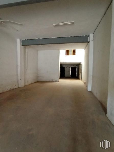 Retail for sale at Casco antiguo, Quintanar del Rey, Cuenca, 16220 with ceiling fan, fixture, floor, wood, flooring, hall, ceiling, building, concrete and plaster around