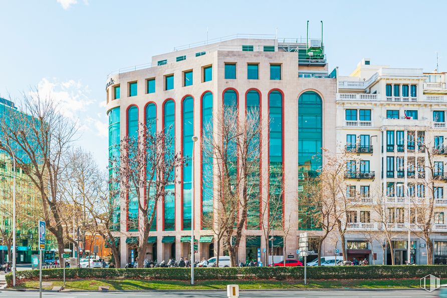 Oficina en alquiler en Paseo Castellana, 43, Chamberí, Madrid, 28046 con edificio, cielo, planta, nube, ventana, bloque de pisos, diseño urbano, condominio, árbol y fachada alrededor