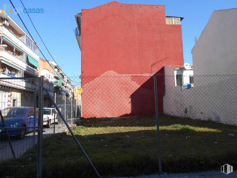 Land for sale at Calle Talco, Villaverde, Madrid, 28021 with car, building, sky, daytime, plant, tire, wheel, window, road surface and vehicle around