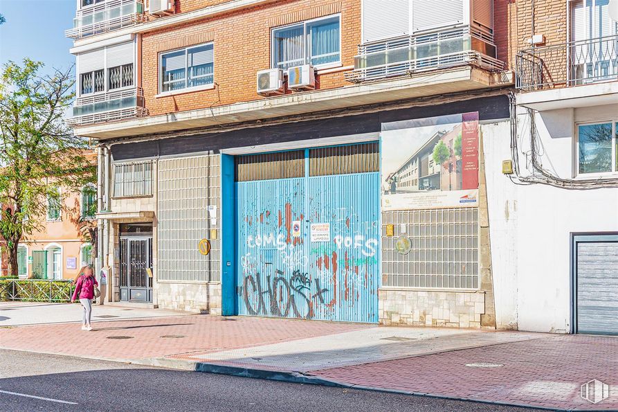 Local en alquiler en Avenida Constitución, 85, Torrejón de Ardoz, Madrid, 28850 con ventana, edificio, persona, puerta, superficie de la carretera, árbol, madera, ladrillo, asfalto y diseño urbano alrededor