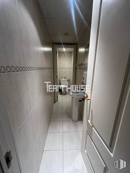 Oficina en venta en Zona Castilla, Chamartín, Madrid, 28036 con puerta, accesorio, edificio, suelos, suelo, material compuesto, vidrio, aluminio, techo y metal alrededor