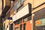 Retail for sale & for rent at Avenida Rafael Alberti, 16, Puente de Vallecas, Madrid, 28038 with window, building, orange, urban design, wood, facade, condominium, brickwork, commercial building and tints and shades around