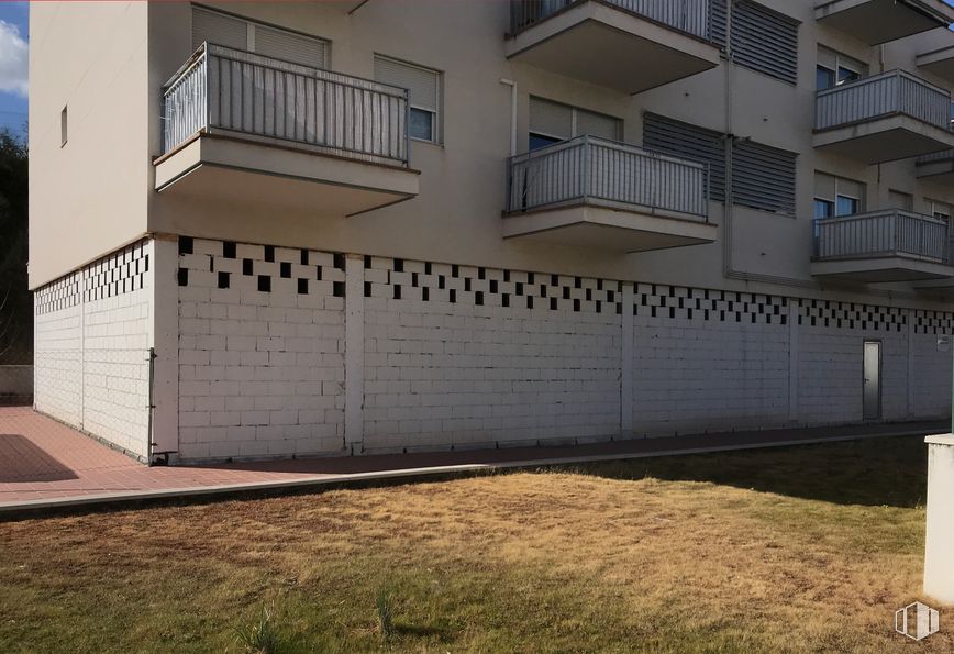 Local en alquiler y venta en Calle Valdeamor, 25, Algete, Madrid, 28110 con casa, ventana, edificio, terreno, madera, diseño urbano, hierba, planta, superficie de la carretera y zona residencial alrededor