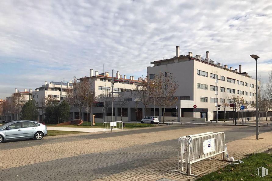 Local en alquiler y venta en Avenida Dehesa, Navalcarnero, Madrid, 28600 con coche, edificio, nube, cielo, planta, rueda, luz de la calle, neumático, vehículo y ventana alrededor