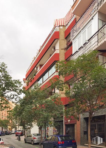 Local en venta en Calle Artistas, 24, Tetuán, Madrid, 28020 con coche, edificio, casa, neumático, vehículo terrestre, rueda, cielo, propiedad, vehículo y árbol alrededor