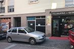 Local en alquiler y venta en Calle Mayor, 42, Valdilecha, Madrid, 28511 con rueda, coche, neumático, ventana, luz de estacionamiento automotriz, vehículo terrestre, vehículo, campana, placa de matrícula del vehículo y iluminación automotriz alrededor