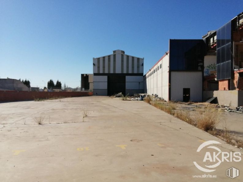 Nave en venta en Carretera Madrid - Toledo, Cabañas de la Sagra, Toledo, 45592 con edificio, cielo, asfalto, ventana, material compuesto, gas, fachada, paisaje, ciudad y edificio comercial alrededor