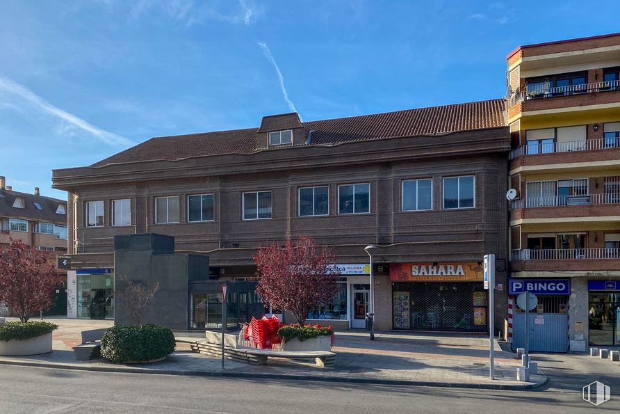 Local en venta en Zona centro, Collado Villalba, Madrid, 28400 con maceta, planta, edificio, ventana, cielo, vecindario, barrio residencial, fachada, bienes raíces, edificio comercial, diseño urbano y ciudad alrededor