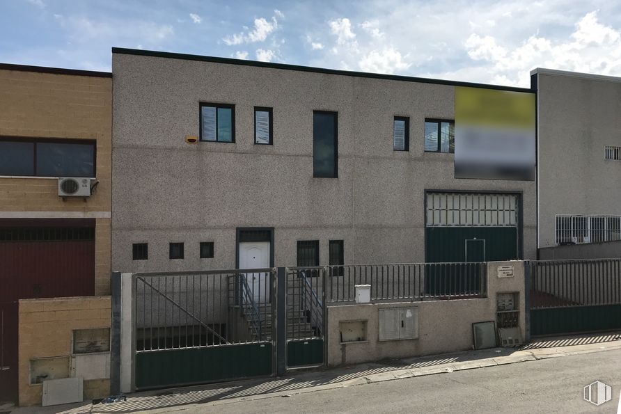 Nave en venta en Calle Puerto del Atazar, Leganés, Madrid, 28919 con edificio, ventana, nube, cielo, propiedad, lote de tierra, diseño urbano, madera, fachada y asfalto alrededor