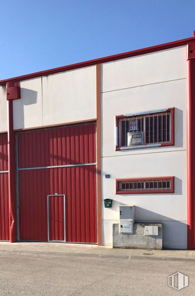 Industrial for sale at Calle Centeno, 19, Seseña, Toledo, 45223 with window, building, door, sky, fixture, wood, composite material, commercial building, facade and rectangle around