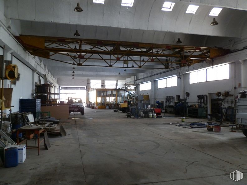 Nave en venta en Zona industrial Vicálvaro, Vicálvaro, Madrid, 28052 con mesa, edificio, piso, suelo, gas, ingeniería, viga, máquina, fábrica y industria alrededor