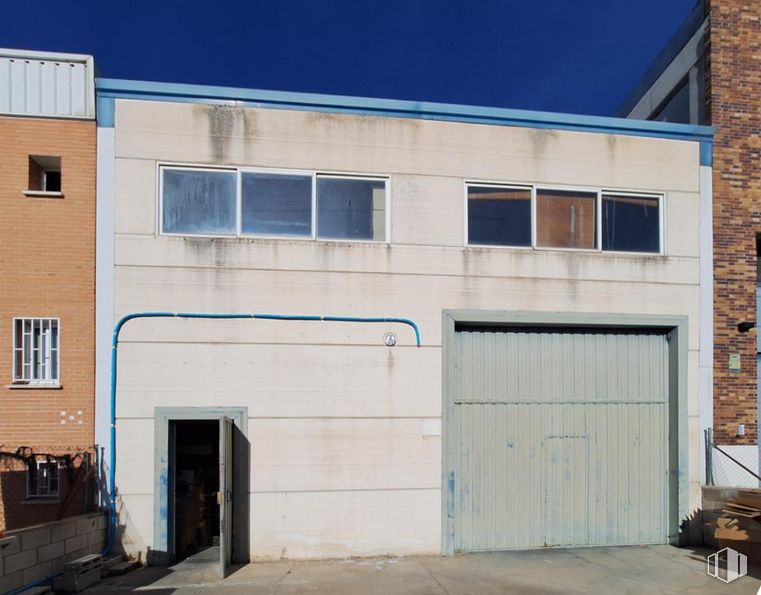 Nave en venta en Zona industrial, Rivas-Vaciamadrid, Madrid, 28529 con ventana, puerta, edificio, accesorio, cielo, madera, material compuesto, zona residencial, asfalto y inmobiliario alrededor