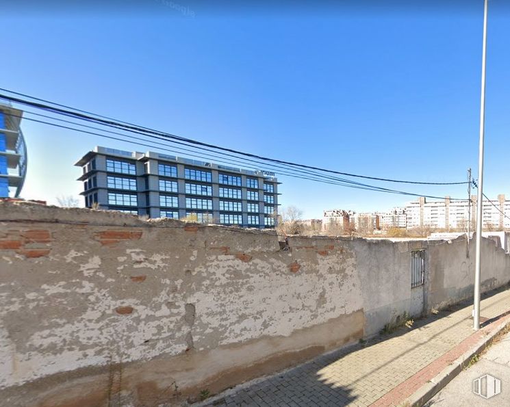 Land for sale at Calle Juan Agüí, 19 - 21, Fuencarral - El Pardo, Madrid, 28050 with building, sky, water, fence, asphalt, composite material, slope, road surface, concrete and urban design around