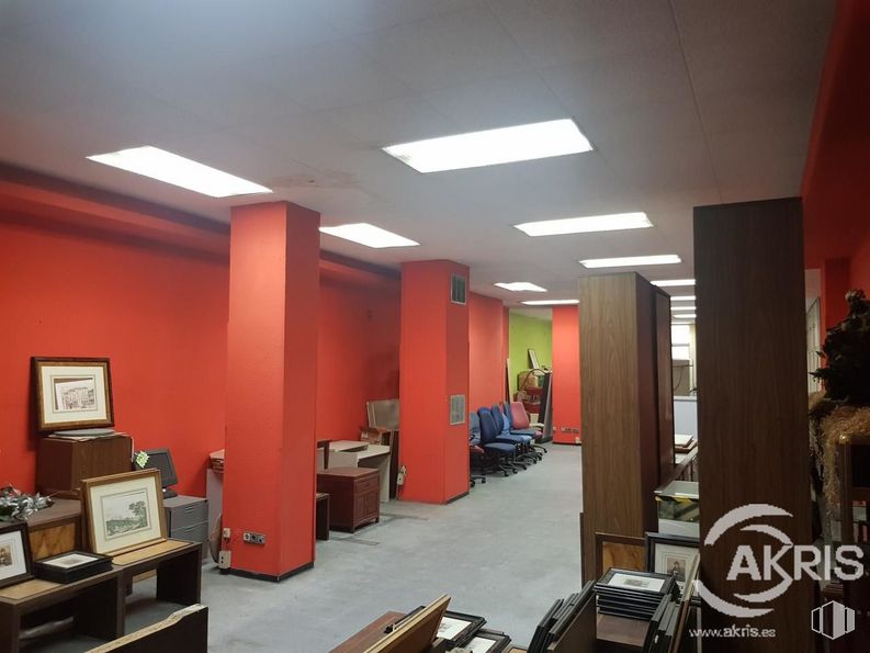 Retail for sale & for rent at Paseo Santa María de la Cabeza, Arganzuela, Madrid, 28019 with light fixture, lighting, picture frame, property, interior design, architecture, floor, building, flooring and real estate around