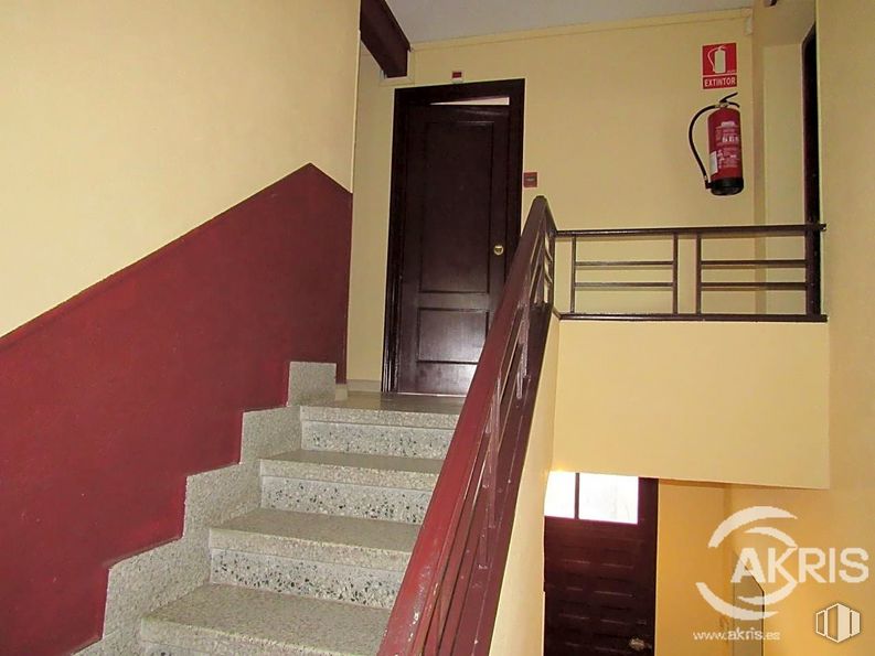 Industrial for sale at Calle Río Torviscal, Toledo, 45007 with door, stairs, building, wood, house, flooring, floor, fixture, paint and tints and shades around